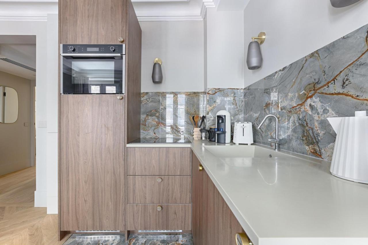 Unique Luxury Parisian Flat 2Br/6P -Champs Elysees Exteriör bild
